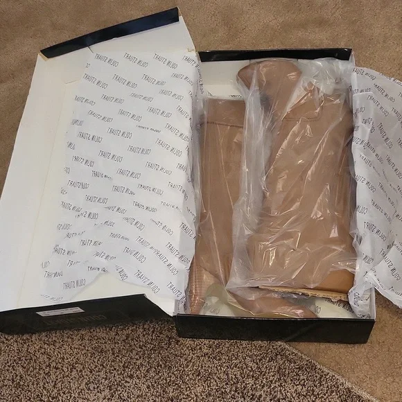 Colin Stuart Butterscotch knee-high heel faux leather boots. 9B - Picture 2 of 15